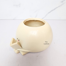 Load image into Gallery viewer, The Leaferie Nara resin flowerpot.