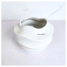 Load image into Gallery viewer, The Leaferie Nami white flowerpot. ceramic material