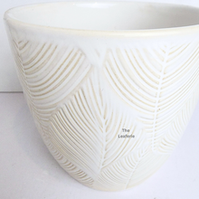Load image into Gallery viewer, The Leaferie Lewis ceramic pot. 2 colours green and white