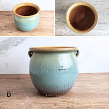 Load image into Gallery viewer, The Leaferie Sanrevelle Pot with handle. 5 colours . ceramic material