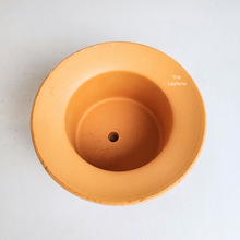 Load image into Gallery viewer, The Leaferie Yen terracotta pot with tray