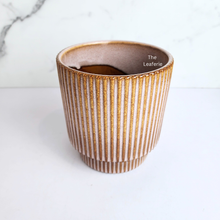 Load image into Gallery viewer, The Leaferie Celine ceramic flowerpot. 2 colours