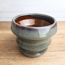 Load image into Gallery viewer, Bowee Flowerpot (2 sizes)