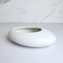 Load image into Gallery viewer, The Leaferie Georgia shallow pot. 2 colours white and brown. ceramic material
