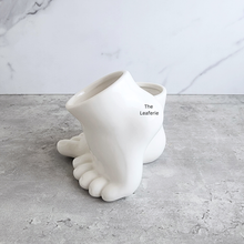 Load image into Gallery viewer, The Leaferie Stomy foot black and white ceramic pot.