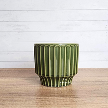 Load image into Gallery viewer, The Leaferie Dieu Ceramic pot. 3 colours pink, white and green colour.. pot green
