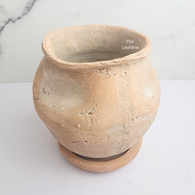 Load image into Gallery viewer, The Leaferie Yun Terracotta pot with tray