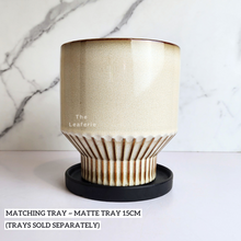 Load image into Gallery viewer, The Leaferie Natalie pot. ceramic material and beige colour.