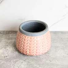 Load image into Gallery viewer, Osamu Flowerpot
