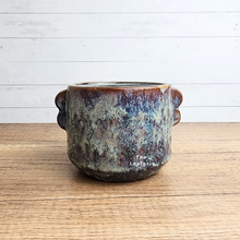 Load image into Gallery viewer, The Leaferie Phirun pot. 2 designs ceramic pot with handle