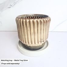 Load image into Gallery viewer, The Leaferie Walker pot. beige ceramic