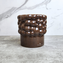 Load image into Gallery viewer, The Leaferie Kokko pot. 2 colours ceramic pot. beige and chocolate colour B