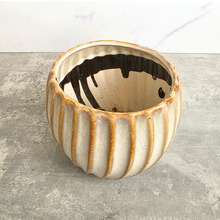 Load image into Gallery viewer, Verona Flowerpot