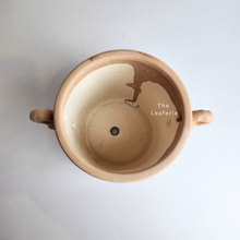 Load image into Gallery viewer, The Leaferie Yairos pot with handle.ceramic material