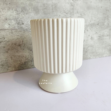Load image into Gallery viewer, The Leaferie Hedvig white pot. ceramic