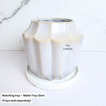 Load image into Gallery viewer, The Leaferie Fountaine white flowerpot. ceramic material