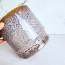 Load image into Gallery viewer, The Leaferie Tove ceramic pot. 2 colours.