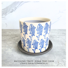 Load image into Gallery viewer, The Leaferie Leona fish pot. ceramic material