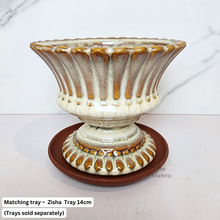 Load image into Gallery viewer, The Leaferie Amara flowerpot. 2 colours beige and green. ceramic material