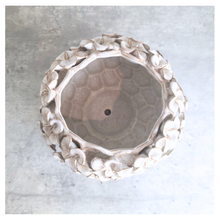 Load image into Gallery viewer, The Leaferie Soraya Handmade flowerpot. 2 colors