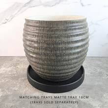 Load image into Gallery viewer, The Leaferie Calyven ceramic pot. dark colour