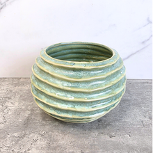 Load image into Gallery viewer, Laurel Flowerpot (2 Colors)