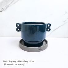 Load image into Gallery viewer, The Leaferie Mochi flowerpot. 2 colours blue and white ceramic pot with handle.