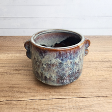 Load image into Gallery viewer, The Leaferie Phirun pot. 2 designs ceramic pot with handle