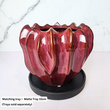 Load image into Gallery viewer, The Leaferie Elo flowerpot. 2 colours and sizes. green and red ceramic pot