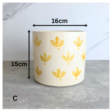 Load image into Gallery viewer, Romy Flowerpot (3 sizes)