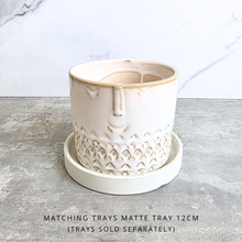 Load image into Gallery viewer, Lennon Flowerpot (2 sizes)