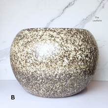 Load image into Gallery viewer, Armstrong Big Flowerpot (2 colours)