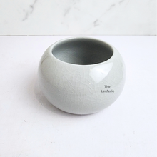 Load image into Gallery viewer, The Leaferie Indira round ceramic pot. 3 colours