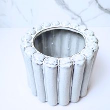 Load image into Gallery viewer, Emer Flowerpot