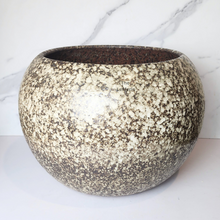 Load image into Gallery viewer, Armstrong Big Flowerpot (2 colours)