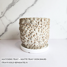 Load image into Gallery viewer, The Leaferie Gatsby Flowerpot. ceramic rock like pot