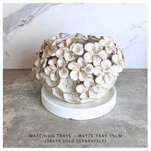 Load image into Gallery viewer, The Leaferie Soraya Handmade flowerpot. 2 colors