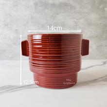 Load image into Gallery viewer, The Leaferie Aizen plant pot. red ceramic flowerpot. front view. size