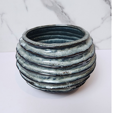 Load image into Gallery viewer, The Leaferie Laurel plant pot. blue and red ceramic pot. Front view of pots A