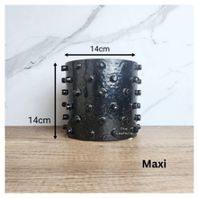 Load image into Gallery viewer, Nandita Flowerpot (2 sizes)