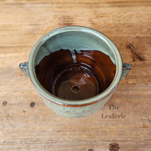 Load image into Gallery viewer, The Leaferie Etain planter. made from ceramic. 2 colours Top view of colour A