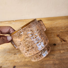Load image into Gallery viewer, The Leaferie Etienne planter. ceramic pot. side view