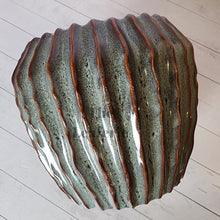 Load image into Gallery viewer, The Leaferie Brise plant pot . green ceramic pot . side view