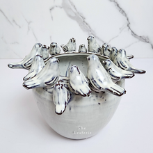 Load image into Gallery viewer, The Leaferie birds plant pot. ceramic material. front view