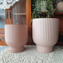 Load image into Gallery viewer, The Leaferie coppa flowerpot v2 . 2 sizes . front view