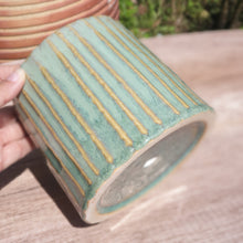 Load image into Gallery viewer, Leonid Flowerpot