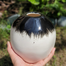 Load image into Gallery viewer, The Leaferie vases. ceramic pot