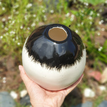 Load image into Gallery viewer, The Leaferie vases. ceramic pot