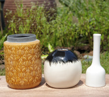 Load image into Gallery viewer, The Leaferie vases. ceramic pot