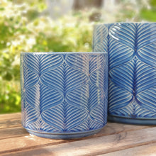 Load image into Gallery viewer, The Leaferie Réunion flowerpot. ceramic material . 3 colours and designs